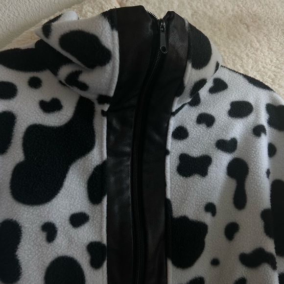 Cow print fleece! With large vegan leather stretchy kangaroo pocket. - Picture 3 of 4
